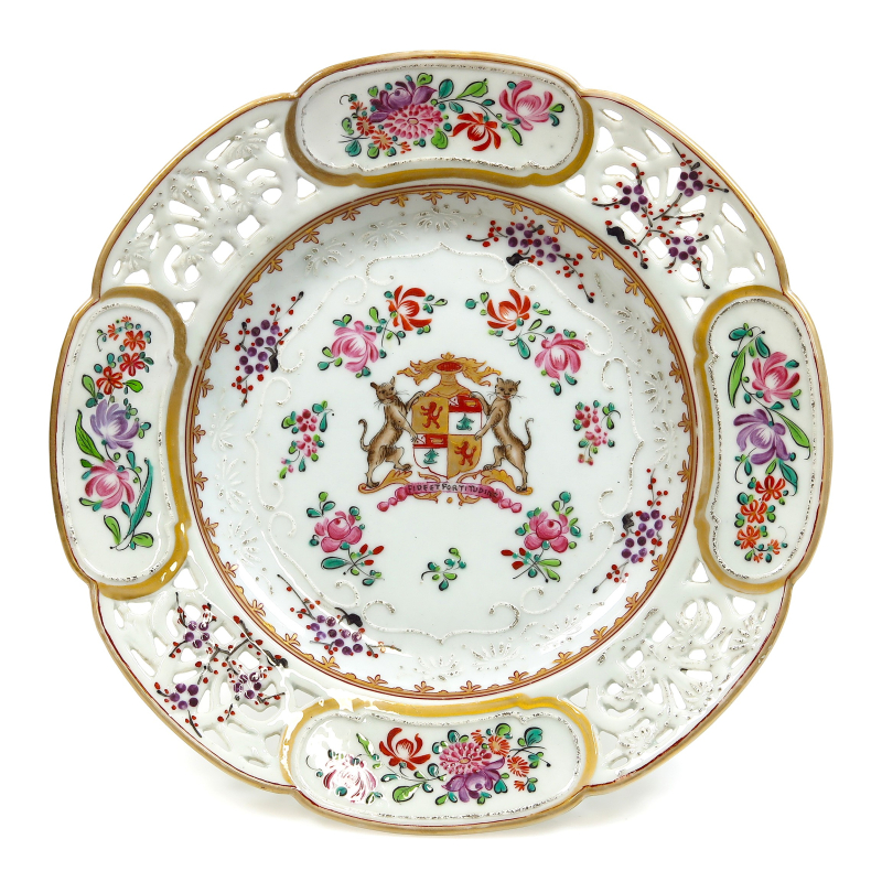 Antique porcelain plate with a coat of arms, 18th century Samson´s factory