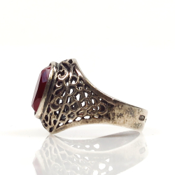 Silver ring, 916 silver with oval cut red stone